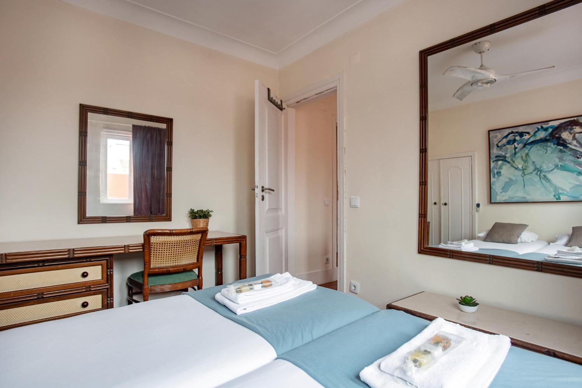 Large Family Flat In Campo De Ourique Hotel Lisboa Ngoại thất bức ảnh